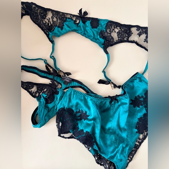 Agent Provocateur Teal and Black Lace Lingerie Set 3 pieces Silk - Picture 2 of 5